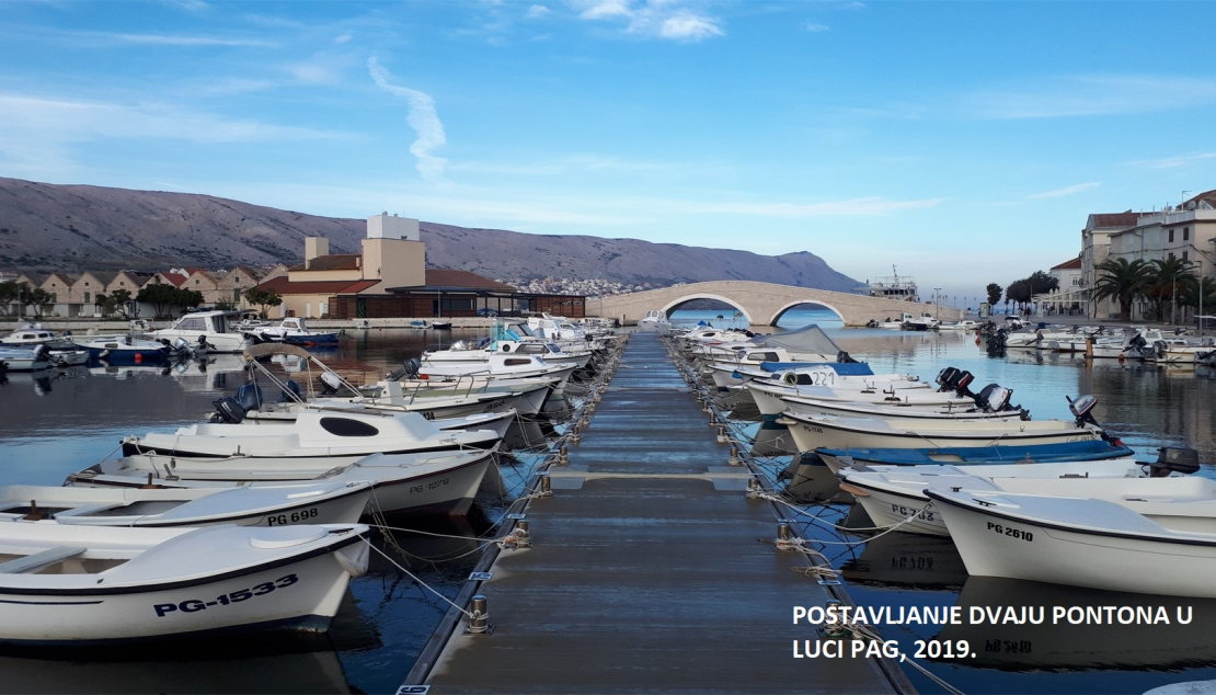 Postavljanje dvaju pontona u luci Pag